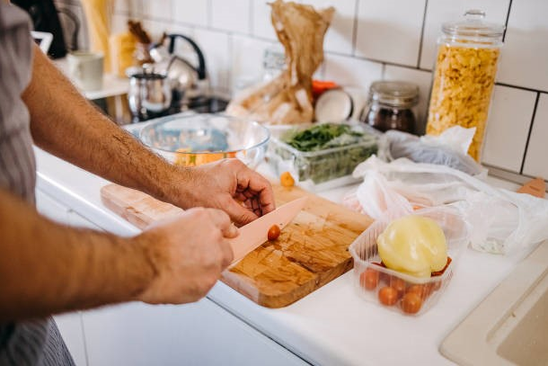 How Much Plastic Do Cutting Boards Shed During Everyday Food Prep?
