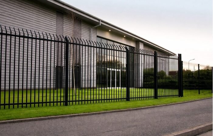 How Do You Choose a Chain Link Fence Contractor in Hendersonville, NC?