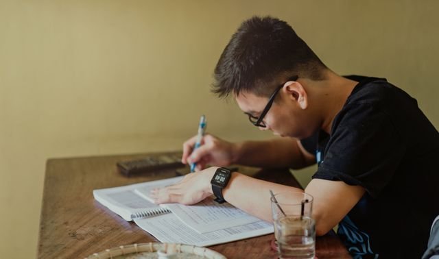 How to Manage Your Time Effectively as an Online Student