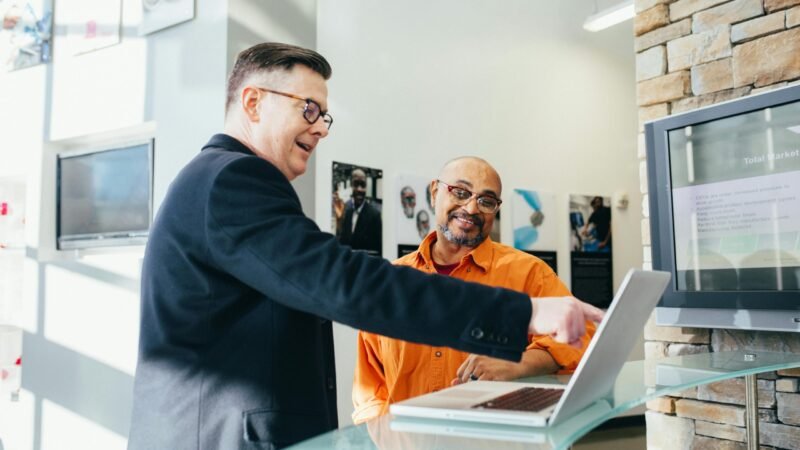 How Does an Online Marketing Agency Improve Your Online Presence?