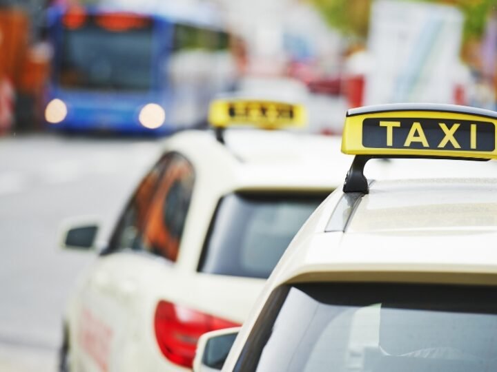 Delhi to Mussoorie Taxi: Essential Tips for First-Time Travelers