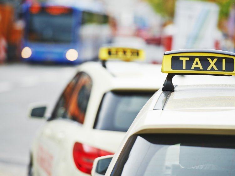 Delhi to Mussoorie Taxi: Essential Tips for First-Time Travelers